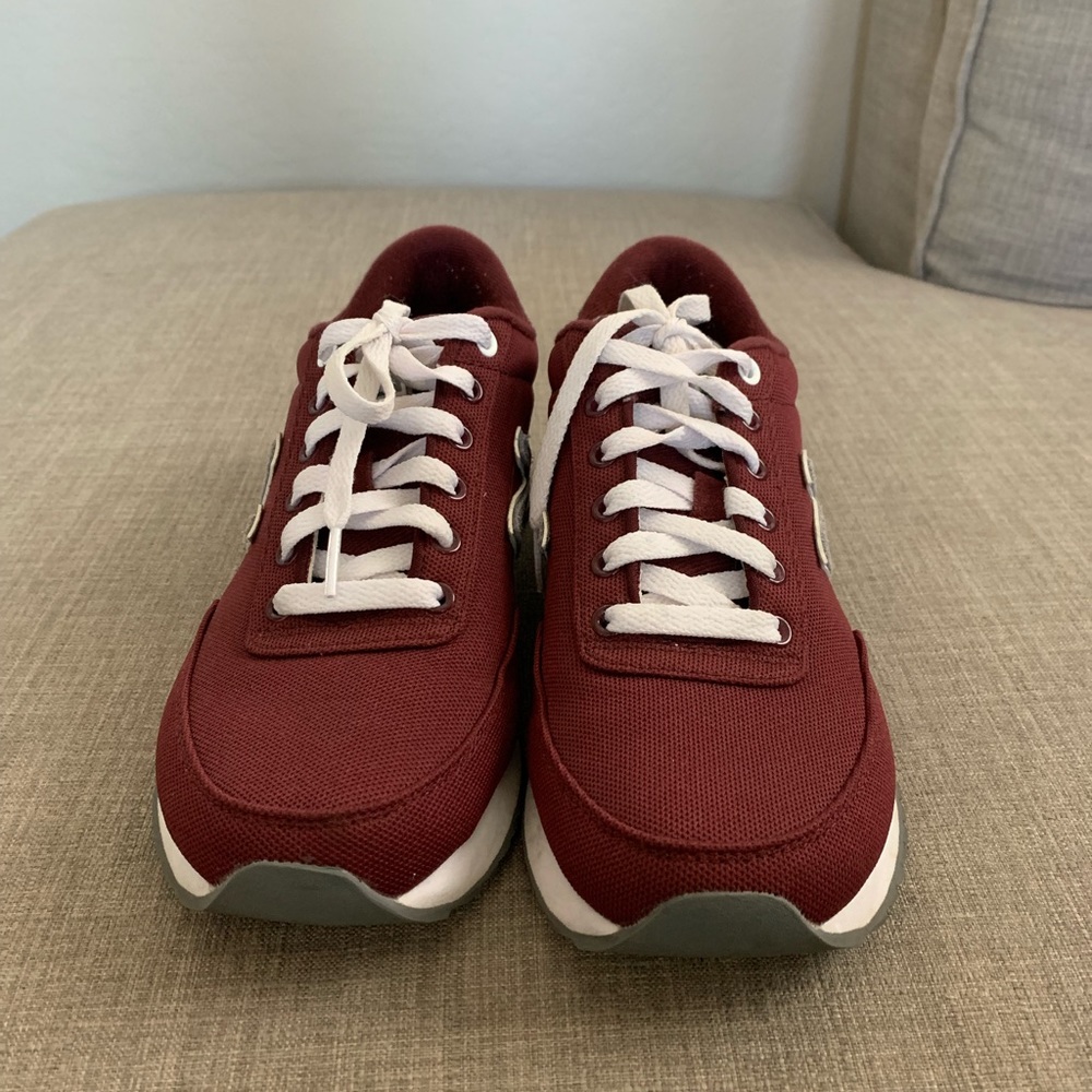 New Balance tennis shoes